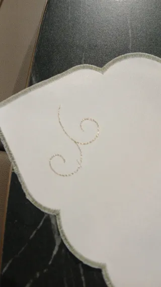 Naperon bordado - NOVO - formato flor 43x43cm