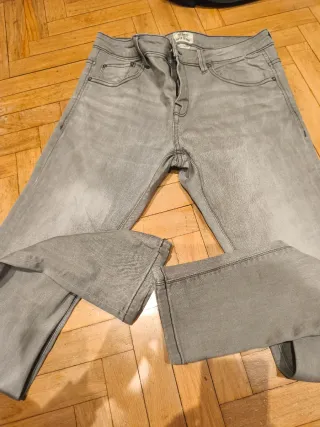 Pantalón vaquero gris, talla 44