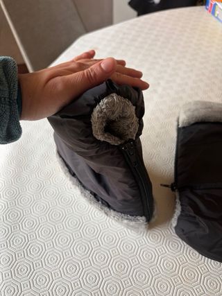 Guanti per passeggino neri con pelliccia