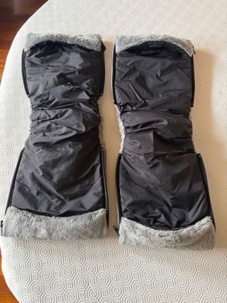 Guanti per passeggino neri con pelliccia