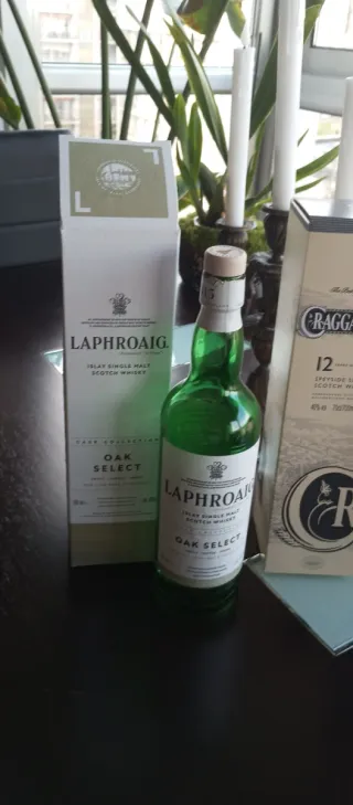 Scatole di Whisky Lagavulin e Caol Ila