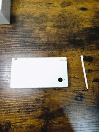 Nintendo DSi Bianco Boxato Caricatore e Pennino