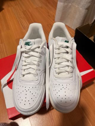 Zapatillas Nike Blancas Símbolo Verde