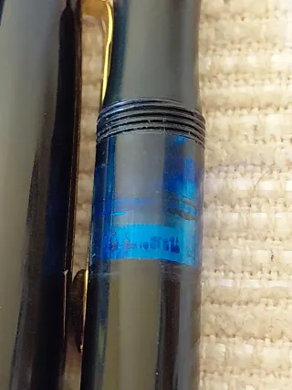 Pluma estilográfica Senator negra y dorada