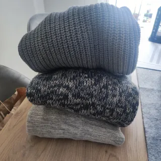 Lote 3 jerseys hombre grises y multicolor