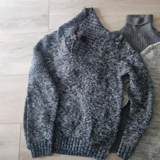 Lote 3 jerseys hombre grises y multicolor