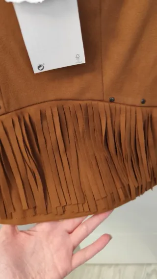 Falda Bershka antelina flecos tachuelas S