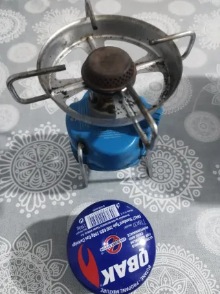 Hornillo y botella de gas camping