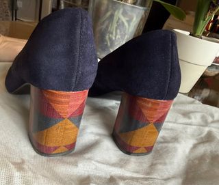 Zapatos de piel con tacón geométrico