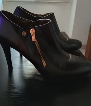 Stivaletti Nero Giardini neri con zip