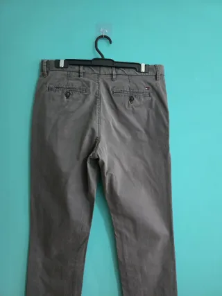 PANTALÓN CHINO DE HOMBRE. TOMMY HILFIGER TALLA 42