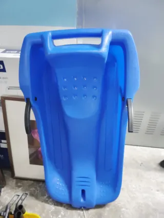 Trineo azul para nieve