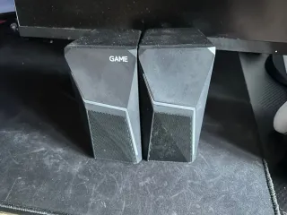 Altavoces GAME para PC/PS5 con luces
