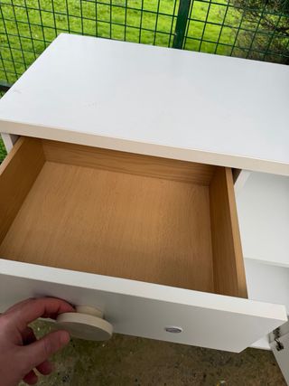 Mueble infantil blanco con armario