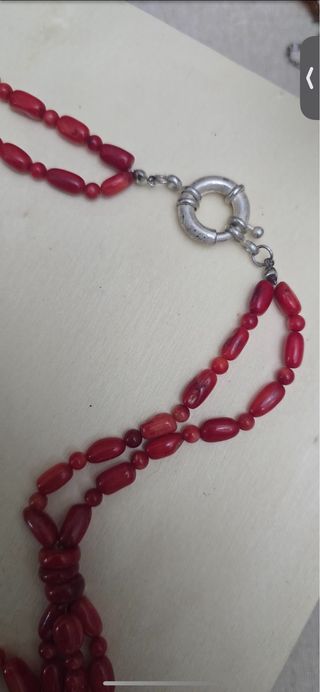 Collana con perline rosse