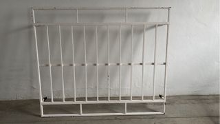 Rejas de ventana metálicas blancas