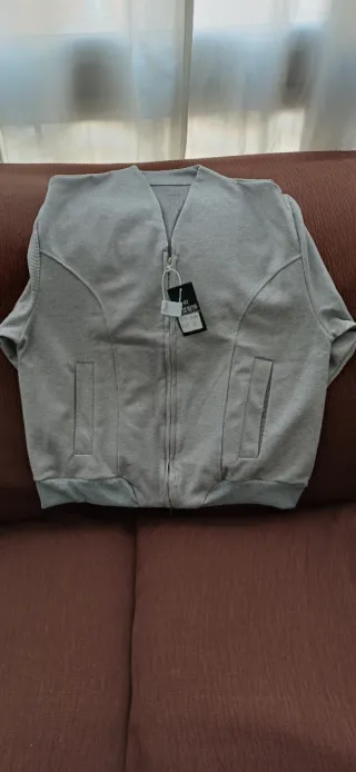 Conjunto deportivo hombre gris