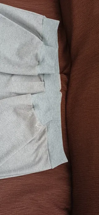 Conjunto deportivo hombre gris