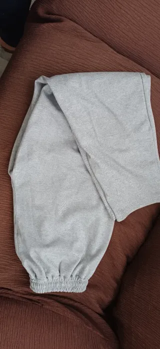 Conjunto deportivo hombre gris