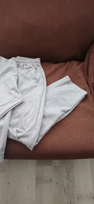 Conjunto deportivo hombre gris