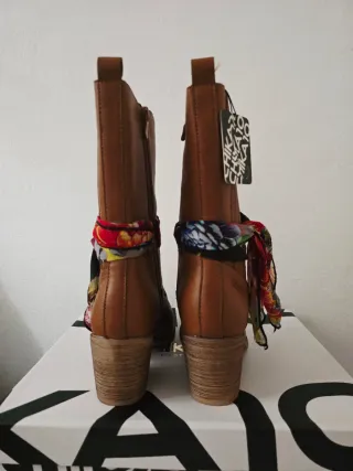 Botines Chika 10 Marrones con Pañuelo