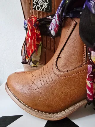 Botines Chika 10 Marrones con Pañuelo