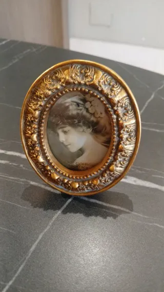 Moldura Dourada Vintage Oval 6,5x9cm