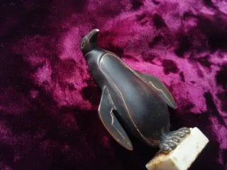 Figura pingüino antigua