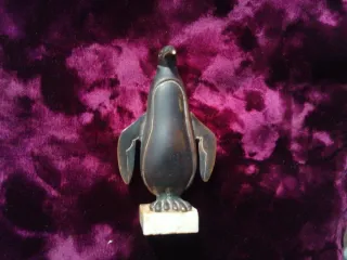 Figura pingüino antigua