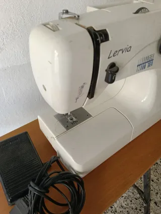 Máquina de coser Lervia eléctrica