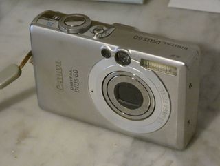 Canon IXUS 60 Plata Zoom 3x - Kit completo