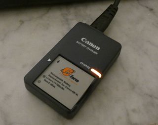 Canon IXUS 60 Plata Zoom 3x - Kit completo