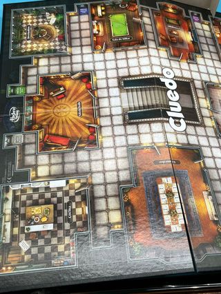 - Hasbro Gaming Cluedo Rediseñado, Juego de Mesa