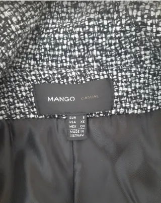 Abrigo Mango Negro y Gris.