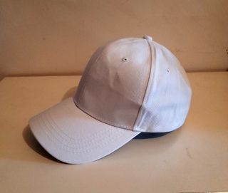 Cappellino con visiera cotone bianco