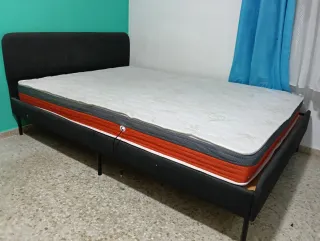 Cama IKEA tapizada con colchón