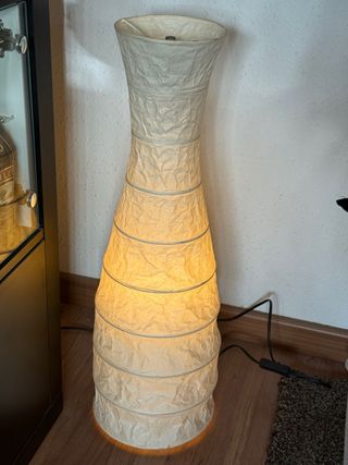Lampada da terra in carta