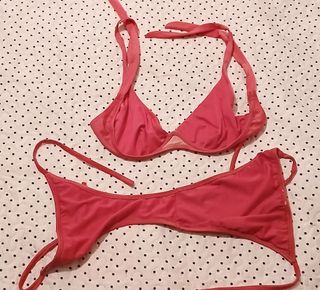 Bikini rosa con tiras