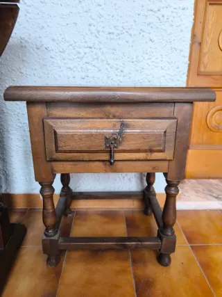 Mesita auxiliar rústica castellana