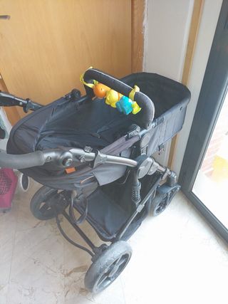 Carro de bebé negro como nuevo muy poco uso