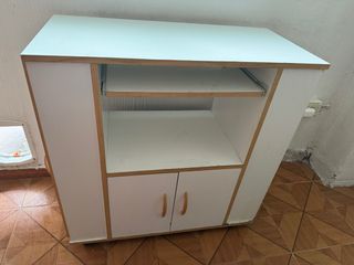 Mueble de cocina blanco y madera