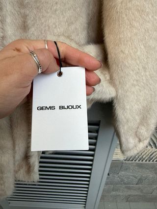 Giubbino pelliccia beige con applicazioni oro