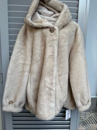Giubbino pelliccia beige con applicazioni oro