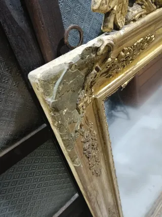 Espejo antiguo dorado tallado