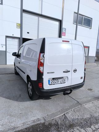 Nissan NV250 1.7 del 2021 en muy buen estado.