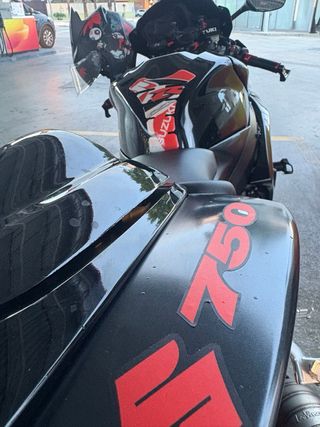 Suzuki GSXR 750 K7
