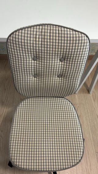 Escritorio y silla de estudio