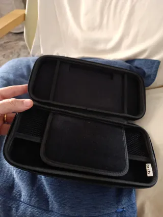 Funda Nintendo Switch con compartimento