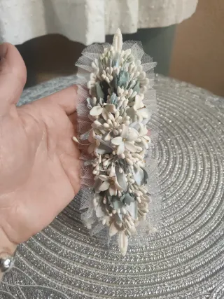 Diadema y hebilla para cintura.