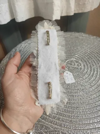 Diadema y hebilla para cintura.